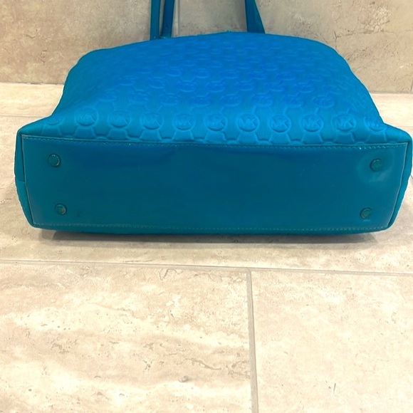 Michael Kors Shoulder Tote Jet Set Signature Quilted Bag Turquoise Neoprene - Picture 4 of 10